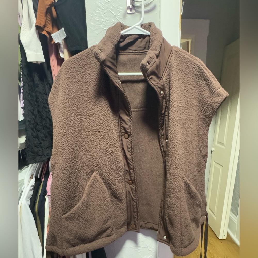 TRENDING SHERPA VEST